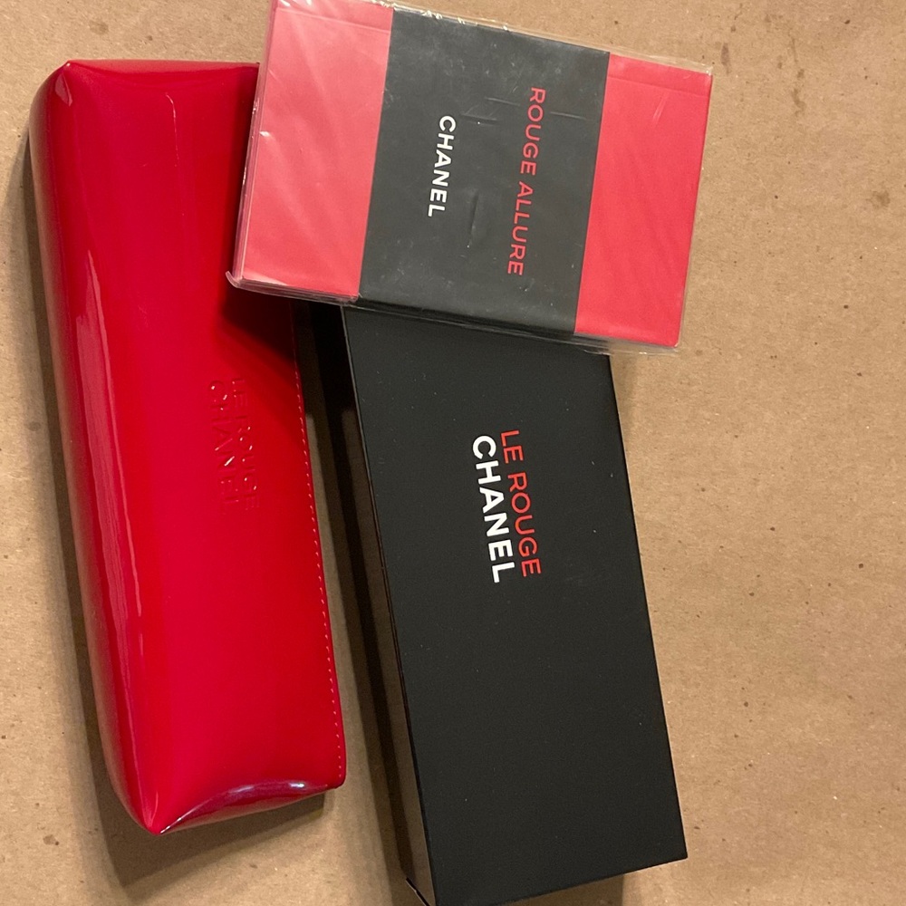 CHANEL Red Le Rouge Gift Set with Glossy Red Case